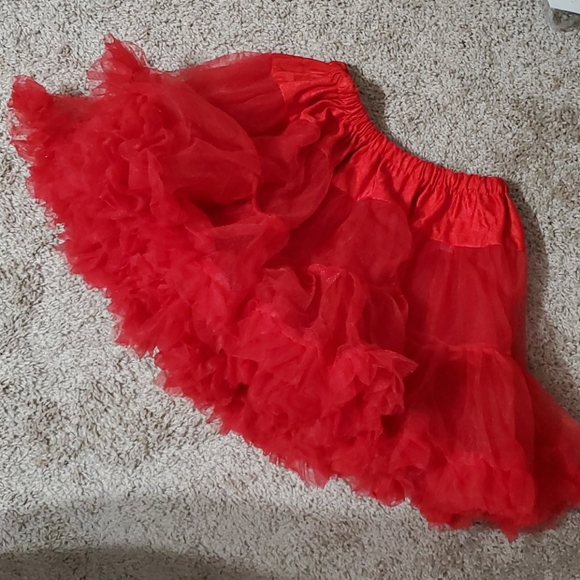Red tulle petticoat - Picture 2 of 4